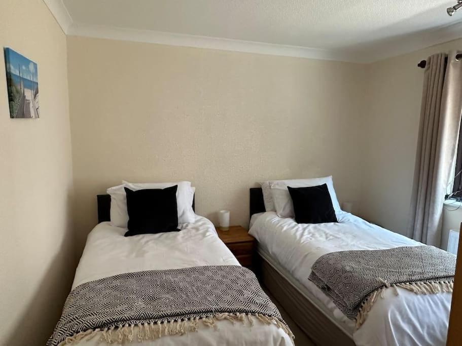 Offa'S Lodge Family Home Quiet Area With Sea Views Prestatyn Extérieur photo