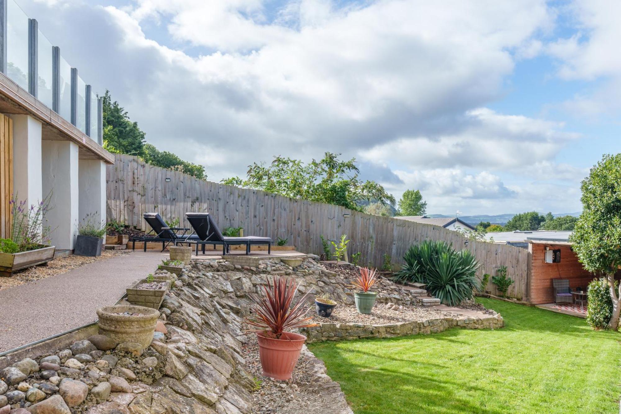 Offa'S Lodge Family Home Quiet Area With Sea Views Prestatyn Extérieur photo